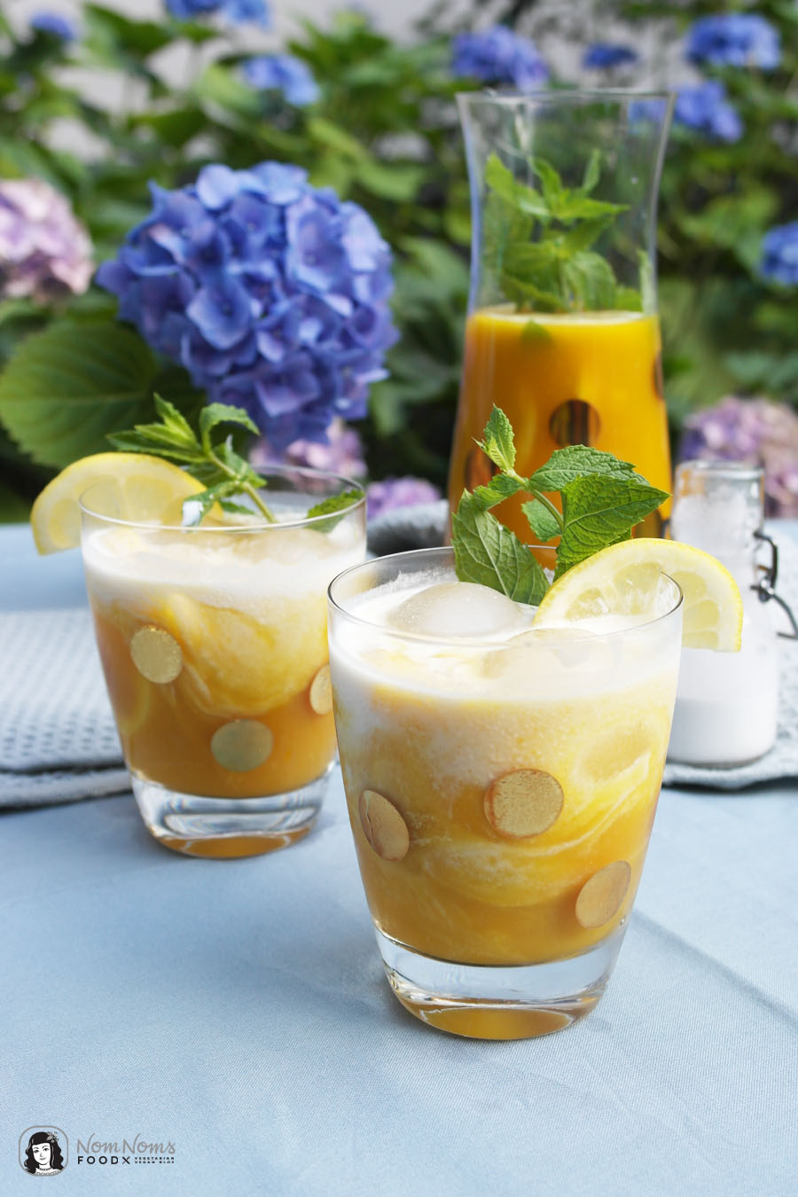 Erfrischender Mango-Eistee mit Kokosmilch vegan