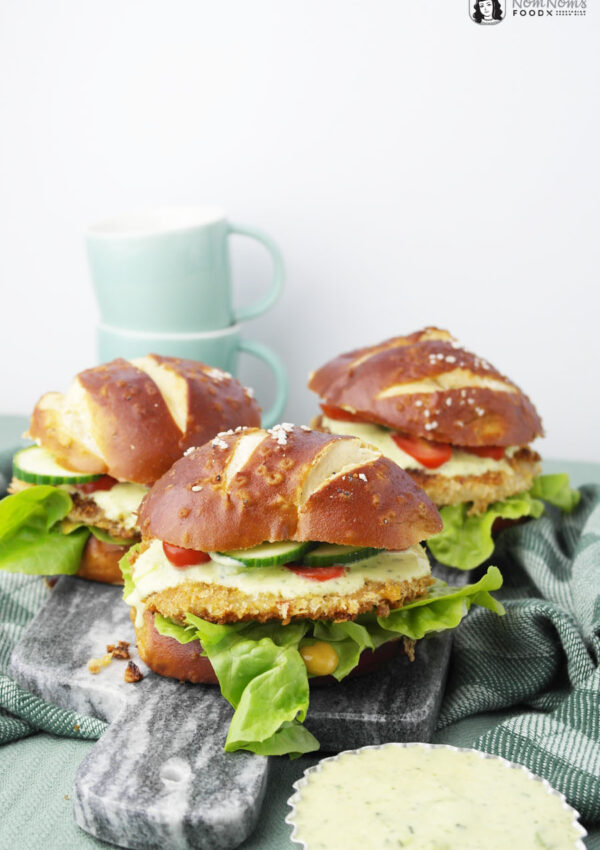 Kohlrabi-Schnitzel Burger-Brötchen mit Kräuter-Lauchzwiebel-Soße ❤