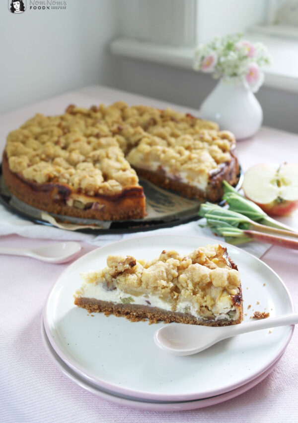 Apple Rhubarb Cheesecake Pie with Crumble Walnut Crust | Apfel-Rhabarber-Käsekuchen mit Walnuss-Streusel-Decke