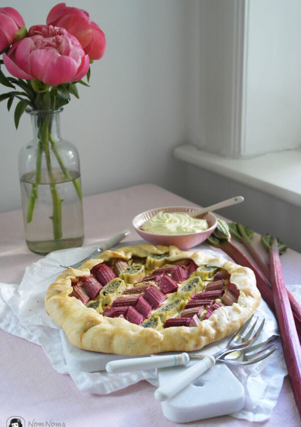 Vegane herzhafte Rhabarber-Maultaschen-Galette oder Tarte ❤