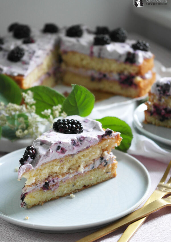 Holunderblüten-Brombeer-Kuchen