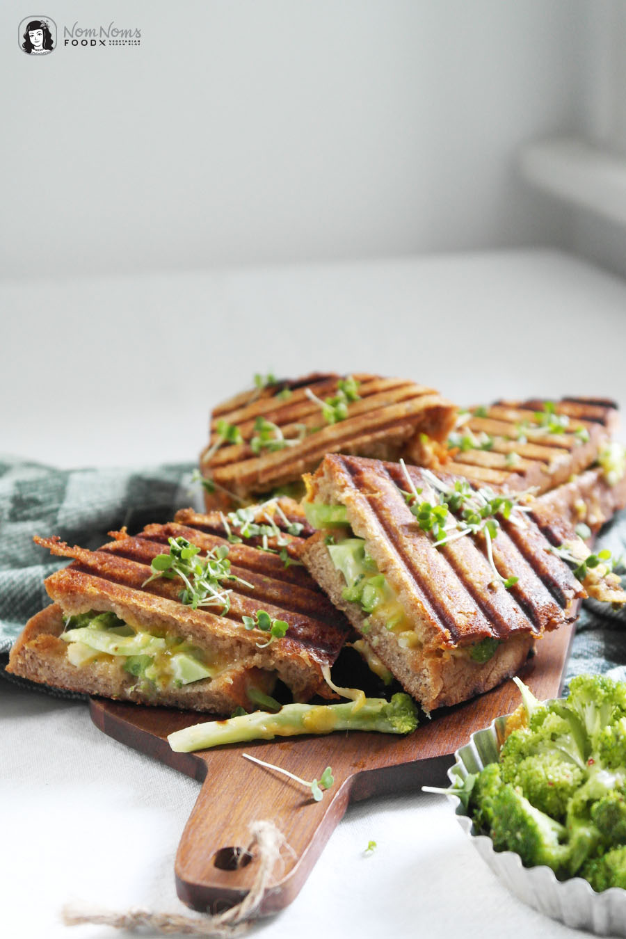 Brokkoli Grilled Cheese Sandwich mit extra viel Cheddar und Gouda Käse