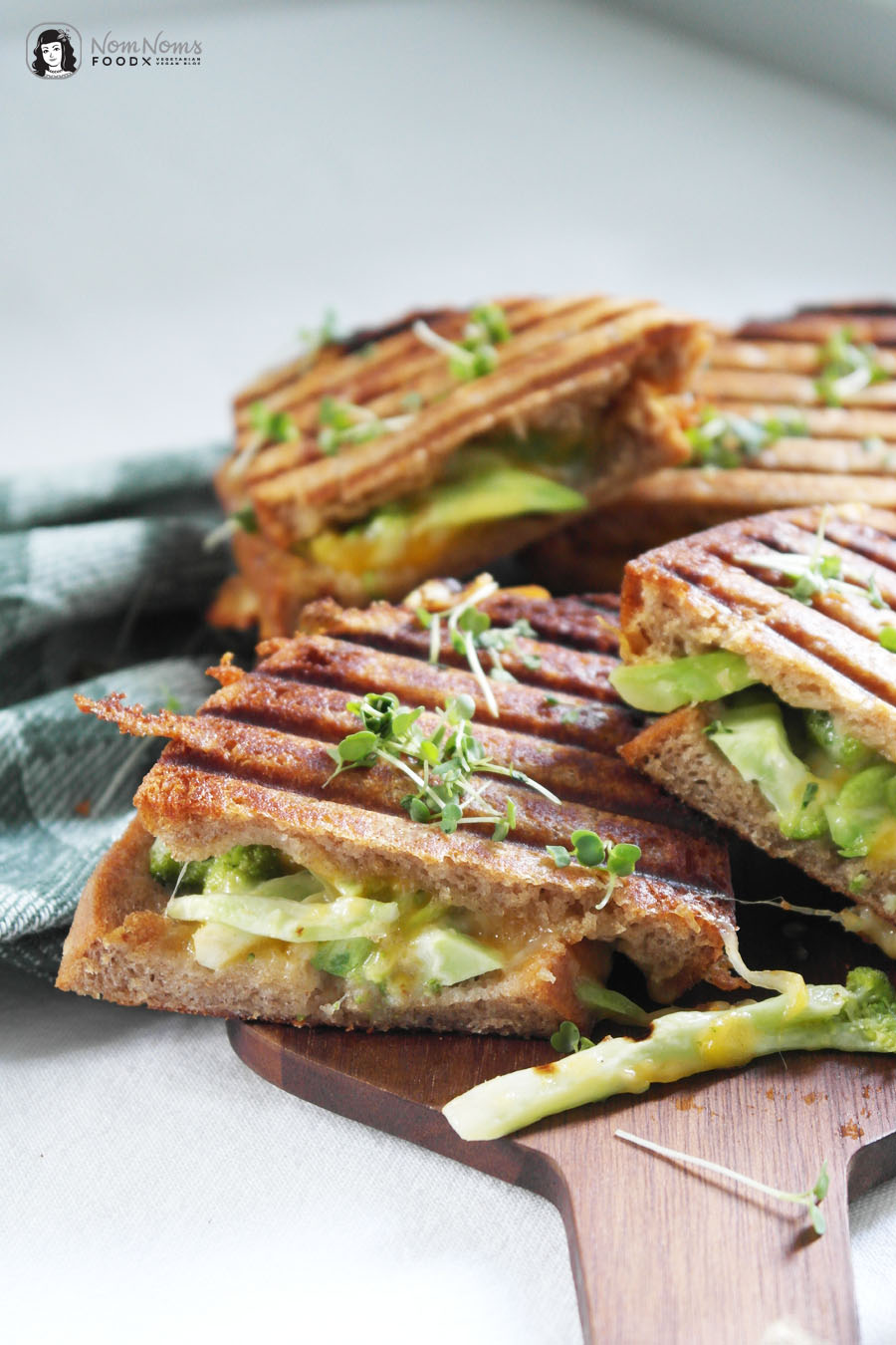 Brokkoli Grilled Cheese Sandwich mit extra viel Cheddar und Gouda Käse