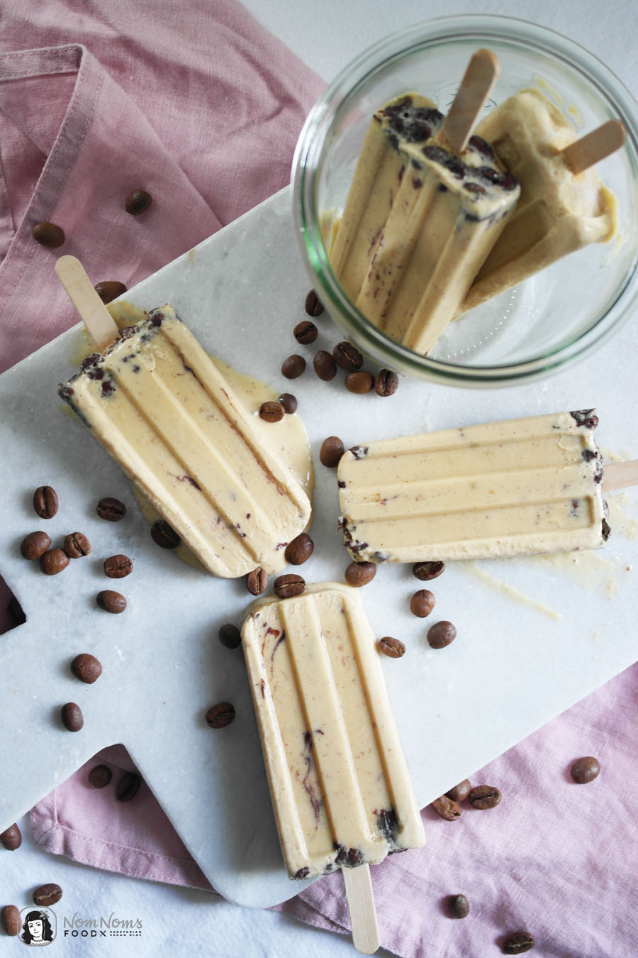 Kaffee-Karamell-Eis am Stil