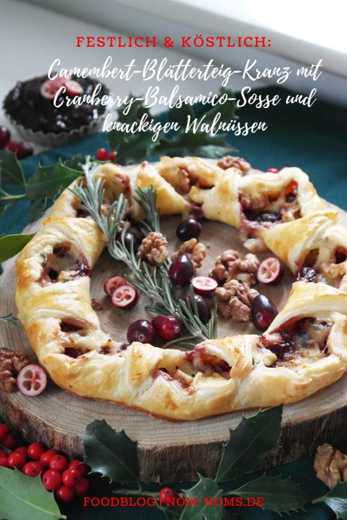 Festlicher Camembert-Blätterteig-Kranz mit Cranberry-Balsamico-Soße und knackigen Walnüssen