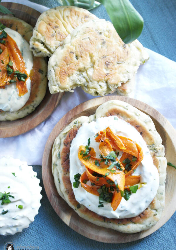 Bärlauch-Pfannen-Pita-Brot mit Bärlauch-Curry-Aufstrich und Curry-Möhren ❤