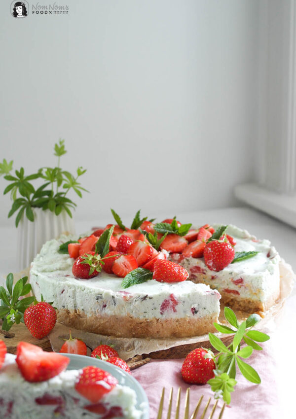 Waldmeister-Erdbeer-Minze-Frischkäse-Torte