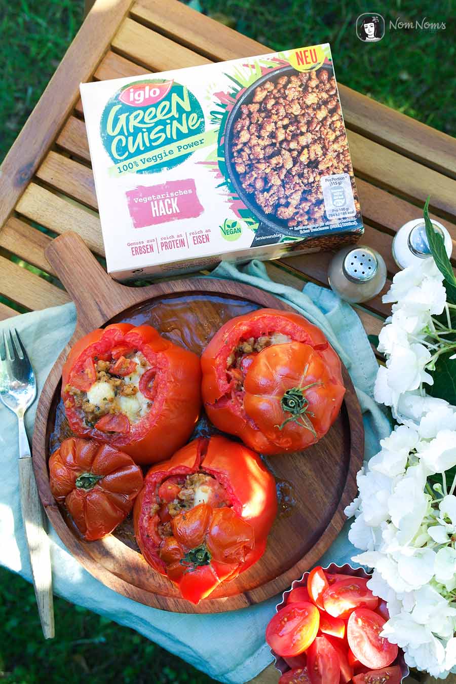 Grill-Tomate mit vegetarischer Hack-Tomaten-Käse-Füllung