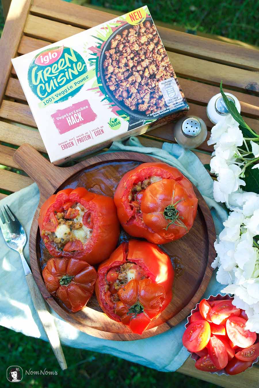 Grill-Tomate mit vegetarischer Hack-Tomaten-Käse-Füllung