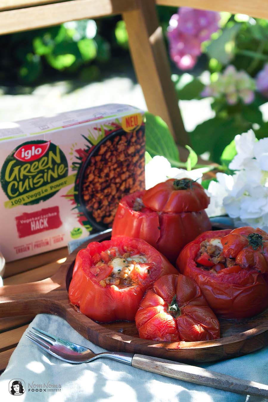 Grill-Tomate mit vegetarischer Hack-Tomaten-Käse-Füllung