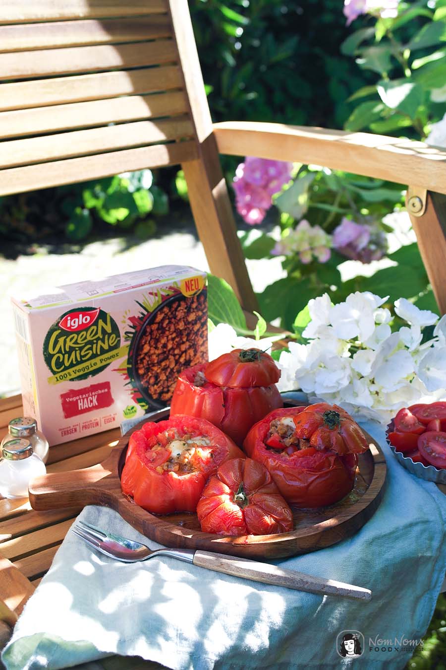Grill-Tomate mit vegetarischer Hack-Tomaten-Käse-Füllung