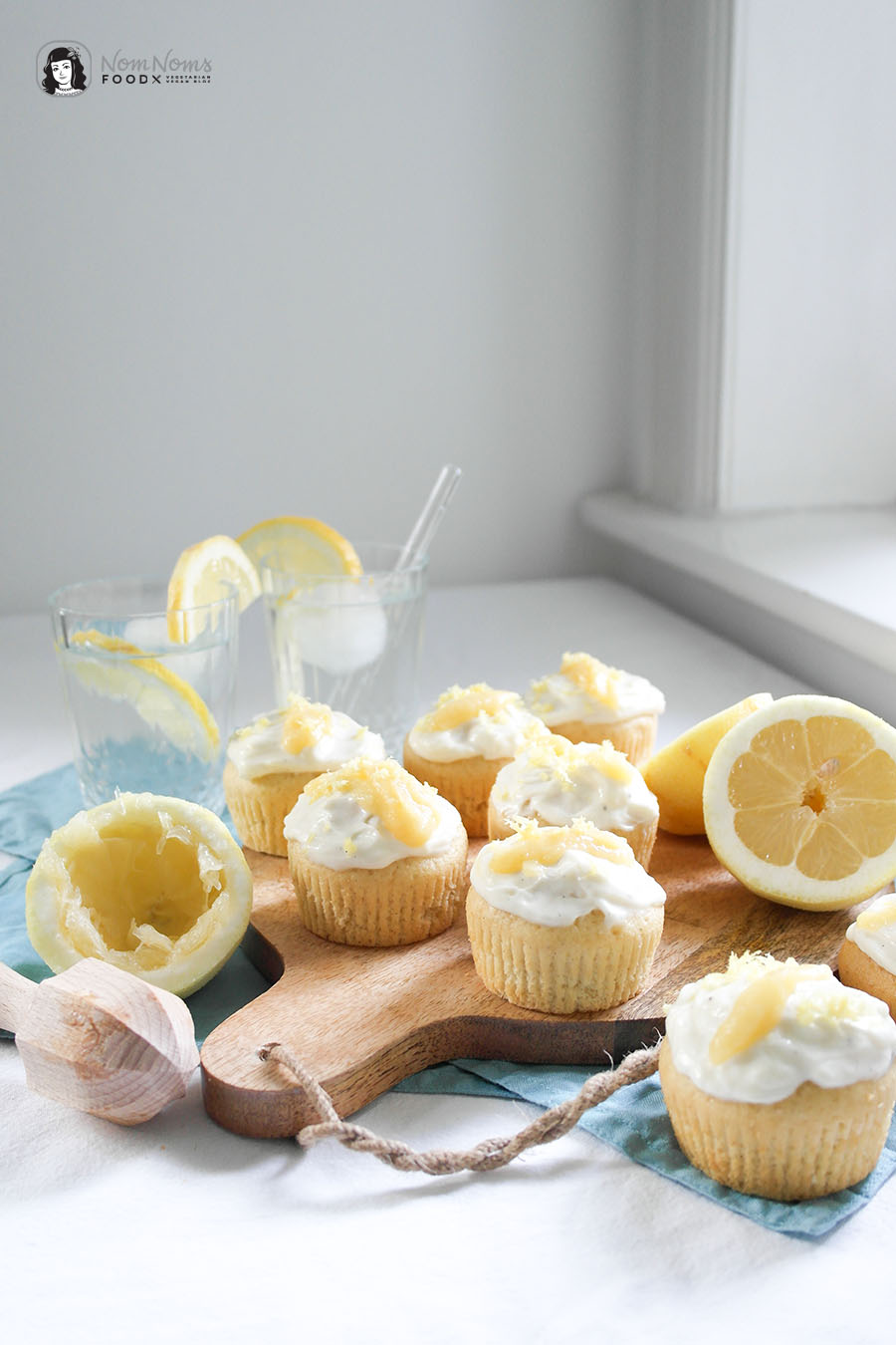 Zitronen-Cupcakes mit Mango-Curd-Füllung und Zitronen-Frischkäse-Frosting