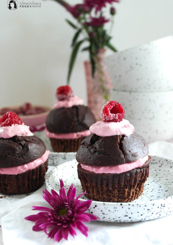 Gesündere und zuckerfreie Schokoladen-Muffins mit Himbeer-Frischkäse-Füllung ❤