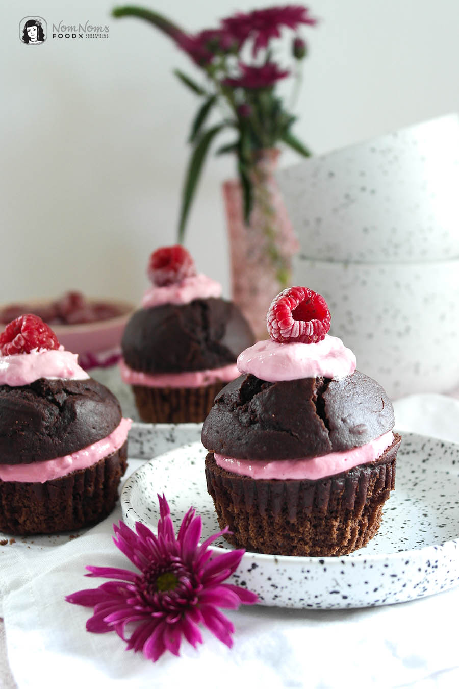 Gesündere und zuckerfreie Schokoladen-Muffins mit Himbeer-Frischkäse-Füllung Welt Diabetes Tag World Diabetes Day Diabetiker Freundlich