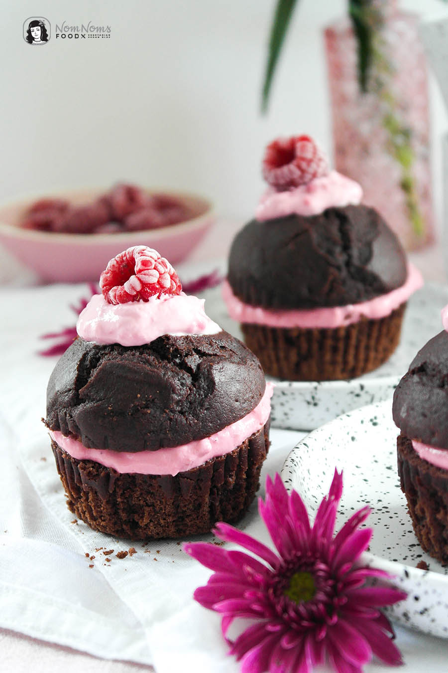 Gesündere und zuckerfreie Schokoladen-Muffins mit Himbeer-Frischkäse-Füllung Welt Diabetes Tag World Diabetes Day Diabetiker Freundlich