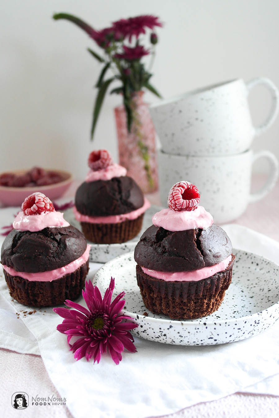 Gesündere und zuckerfreie Schokoladen-Muffins mit Himbeer-Frischkäse-Füllung Welt Diabetes Tag World Diabetes Day Diabetiker Freundlich