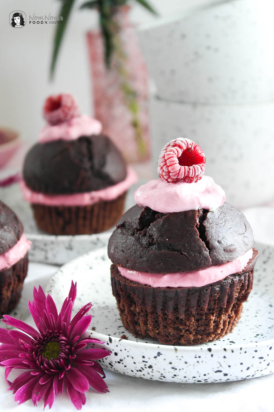 Gesündere und zuckerfreie Schokoladen-Muffins mit Himbeer-Frischkäse-Füllung Welt Diabetes Tag World Diabetes Day Diabetiker Freundlich