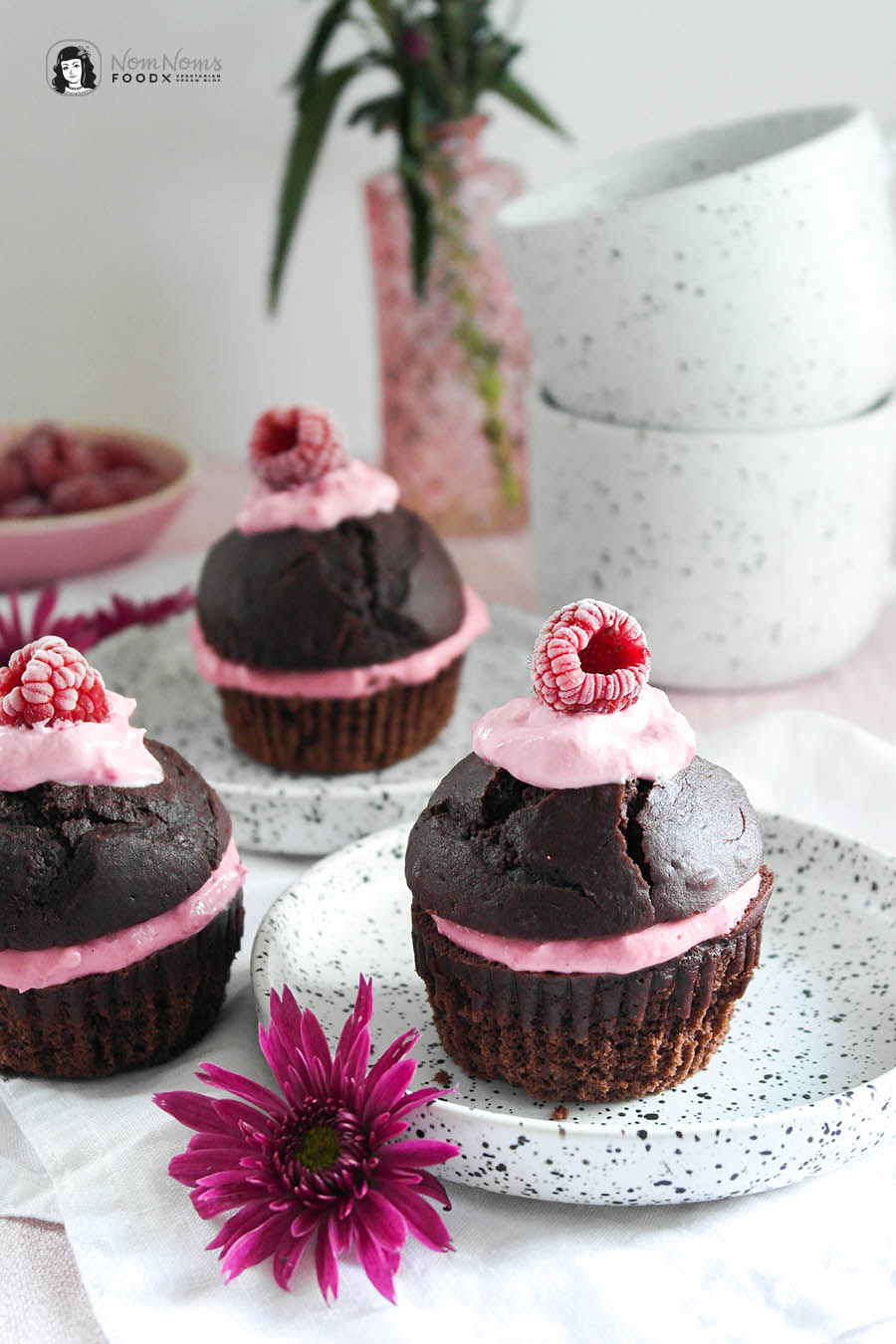 Gesündere und zuckerfreie Schokoladen-Muffins mit Himbeer-Frischkäse-Füllung Welt Diabetes Tag World Diabetes Day Diabetiker Freundlich