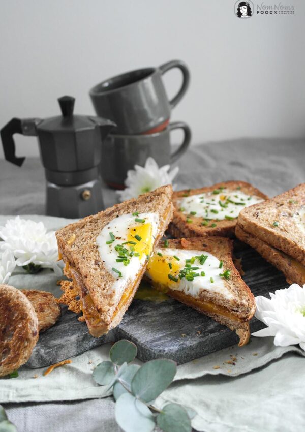 Brot-mit-Ei-im-Loch-Sandwich – schnelles gebratenes Toast mit Ei und Käse ❤