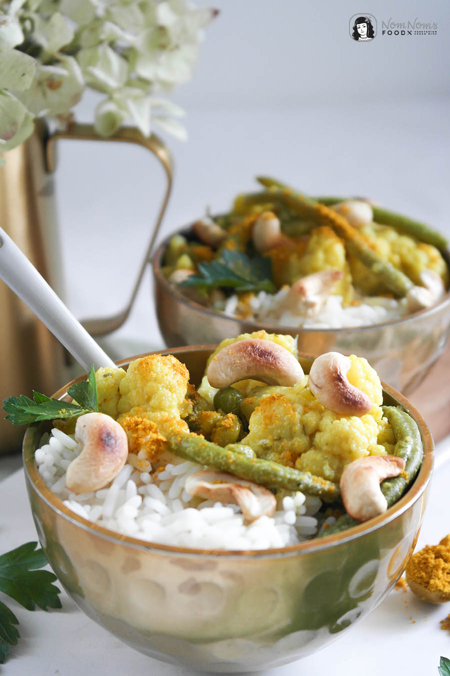 Veganuary Veganuar Veganes Blumenkohl-Curry mit Erbsen und grünen Bohnen