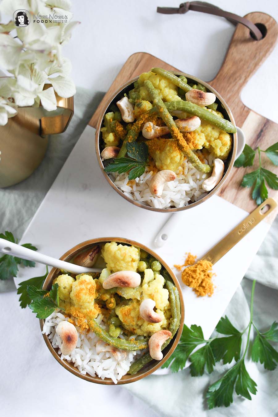 Veganuary Veganuar Veganes Blumenkohl-Curry mit Erbsen und grünen Bohnen