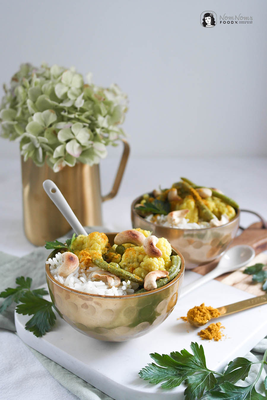 Veganuary Veganuar Veganes Blumenkohl-Curry mit Erbsen und grünen Bohnen