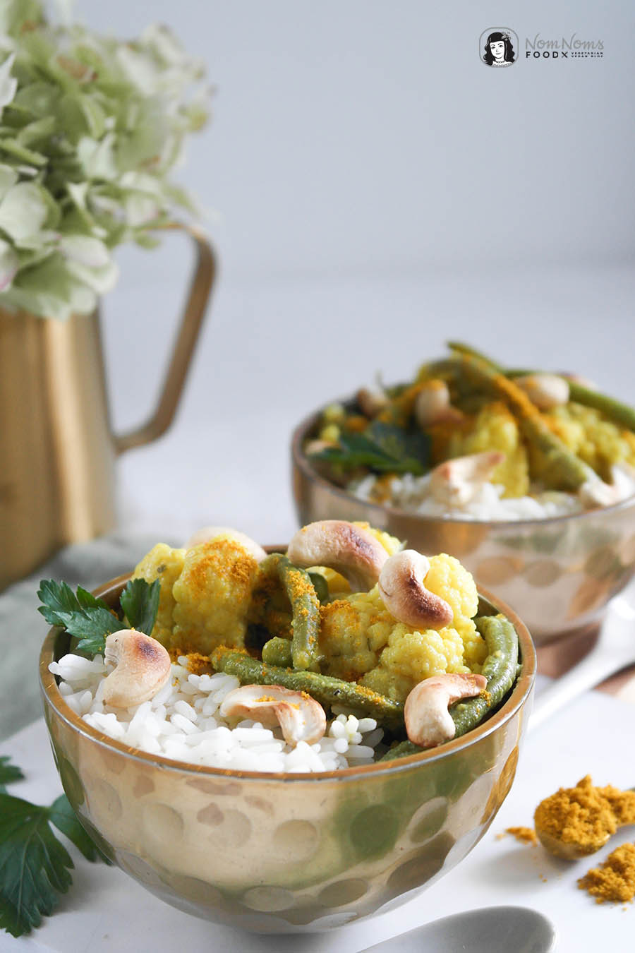 Veganuary Veganuar Veganes Blumenkohl-Curry mit Erbsen und grünen Bohnen