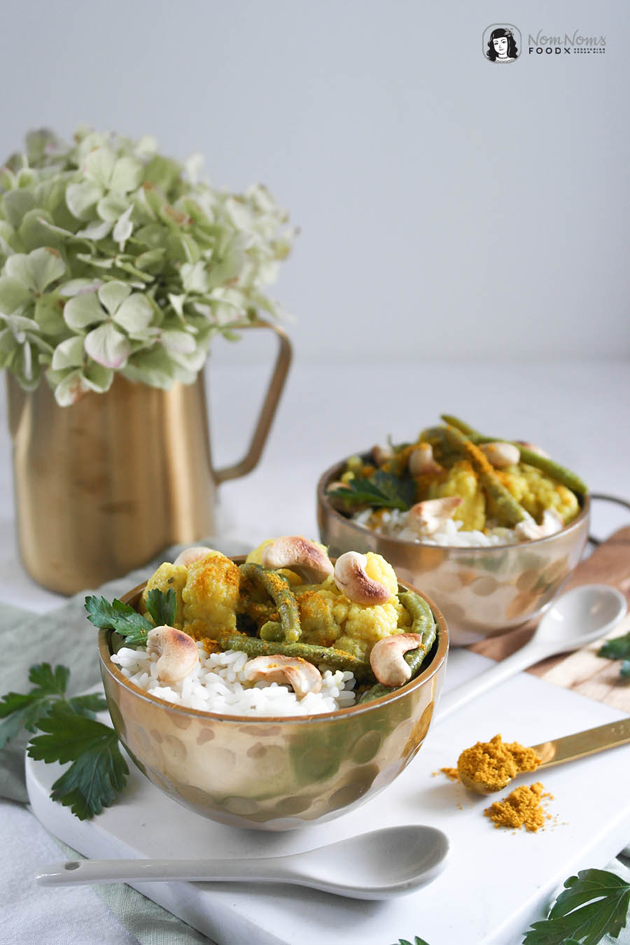 Veganuary Veganuar Veganes Blumenkohl-Curry mit Erbsen und grünen Bohnen