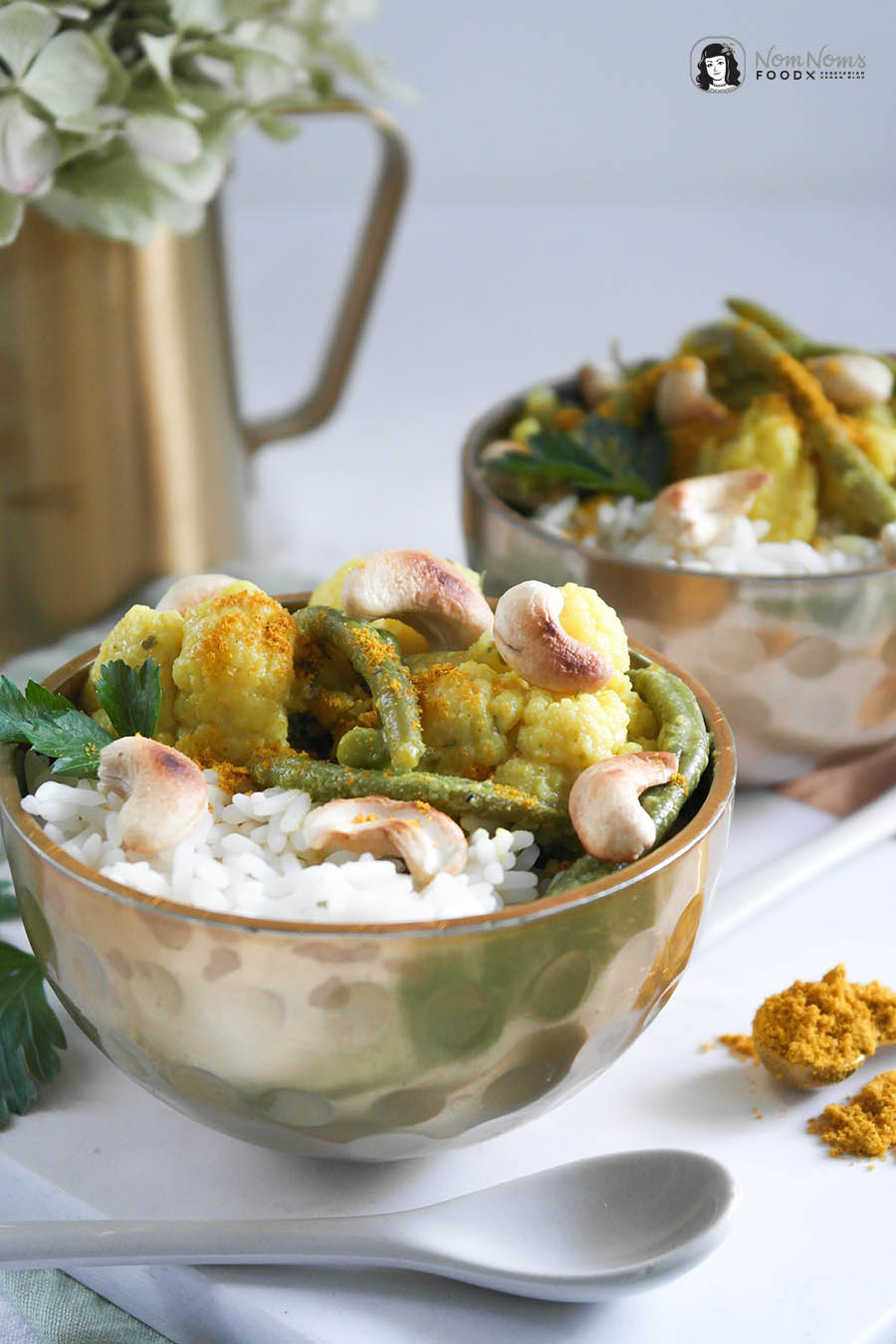 Veganuary Veganuar Veganes Blumenkohl-Curry mit Erbsen und grünen Bohnen