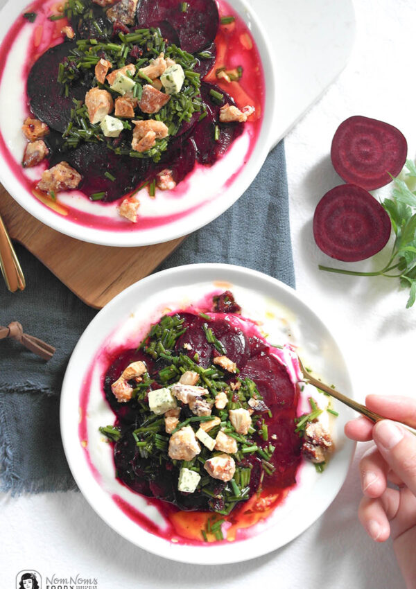 Warmer Rote-Bete-Salat mit Kräuter-Butter, karamellisierten Nüssen und Joghurt ❤