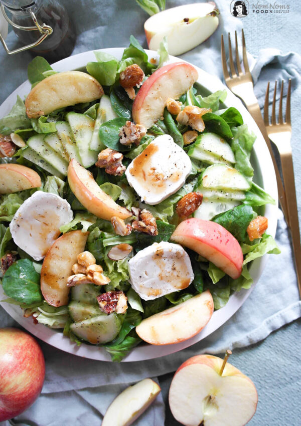 Herbstlicher Salat mit gebratenem Apfel, Ziegenkäse und Ahornsirup-Dressing ❤