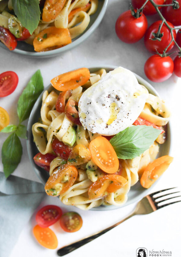 Schnelle Avocado-Tomaten-Pasta mit Burrata – Fix auf dem Tisch ❤