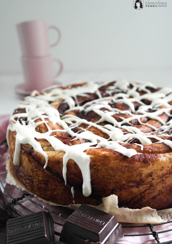 Riesen-Schokoladen-Zimtschnecken-Kuchen mit Frischkäse-Glasur ❤