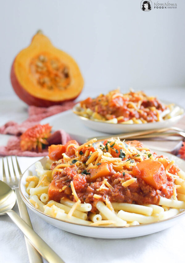 Schnelle und einfache Pasta mit käsiger Kürbis-Linsen-Soße – Fix auf dem Tisch ❤