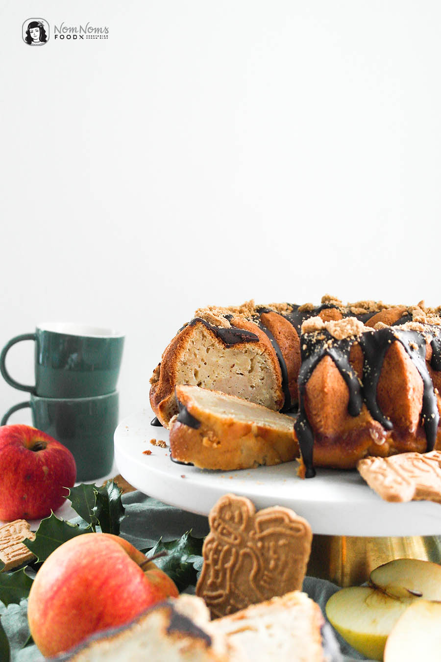 Apfel-Gugelhupf mit Spekulatius-Käsekuchen-Kern