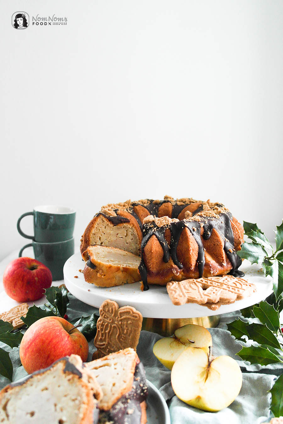 Apfel-Gugelhupf mit Spekulatius-Käsekuchen-Kern