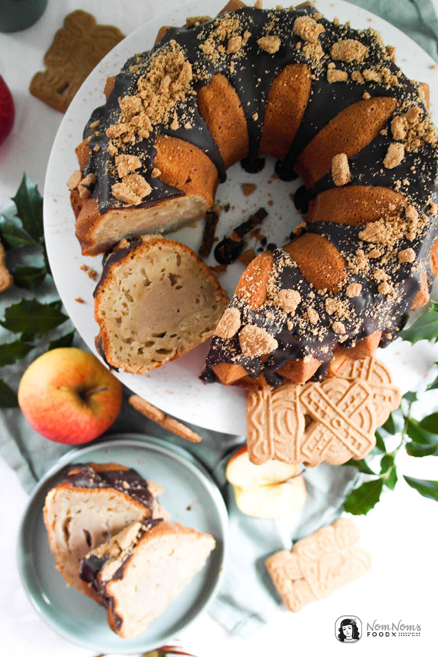 Apfel-Gugelhupf mit Spekulatius-Käsekuchen-Kern