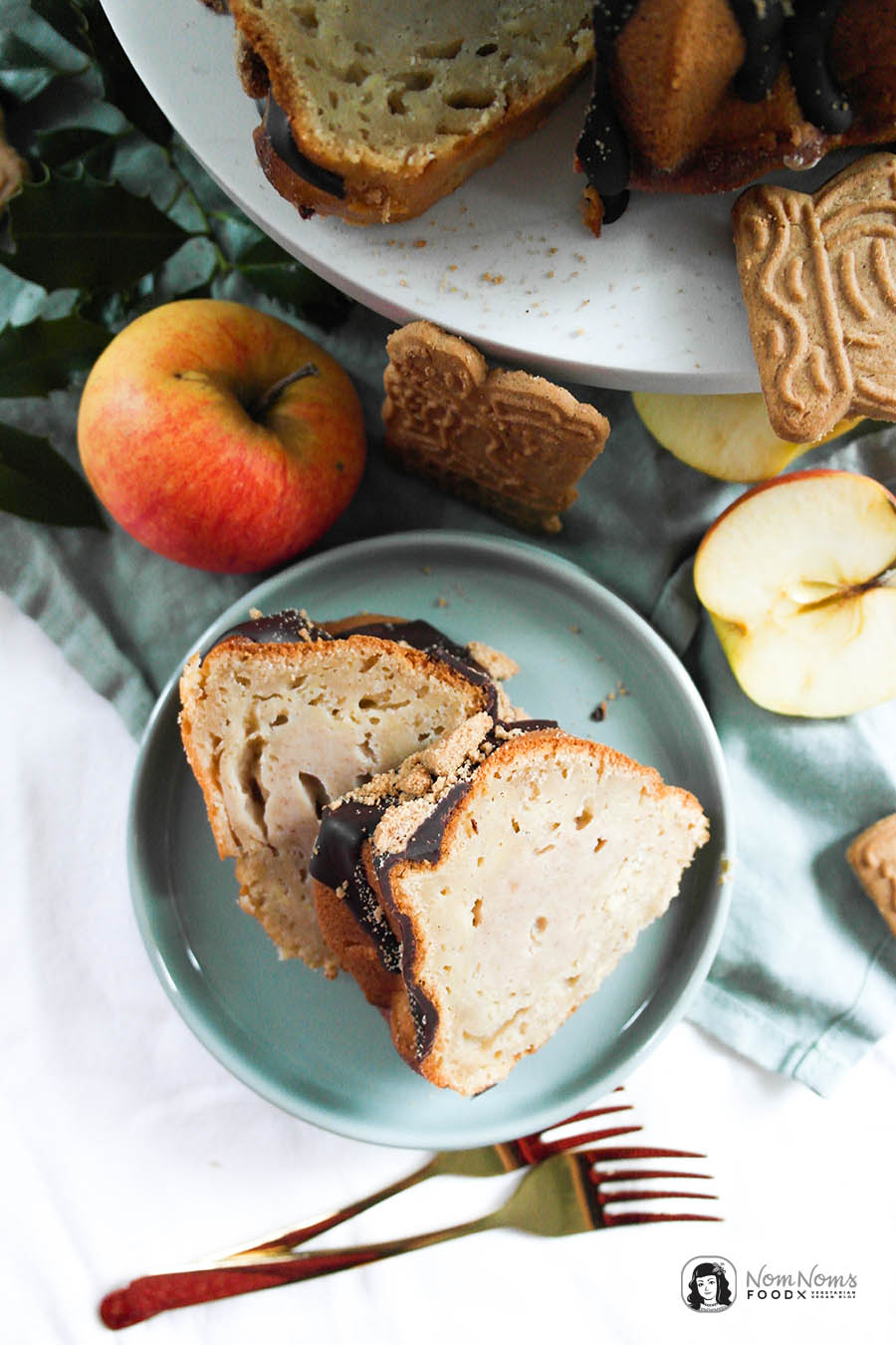 Apfel-Gugelhupf mit Spekulatius-Käsekuchen-Kern
