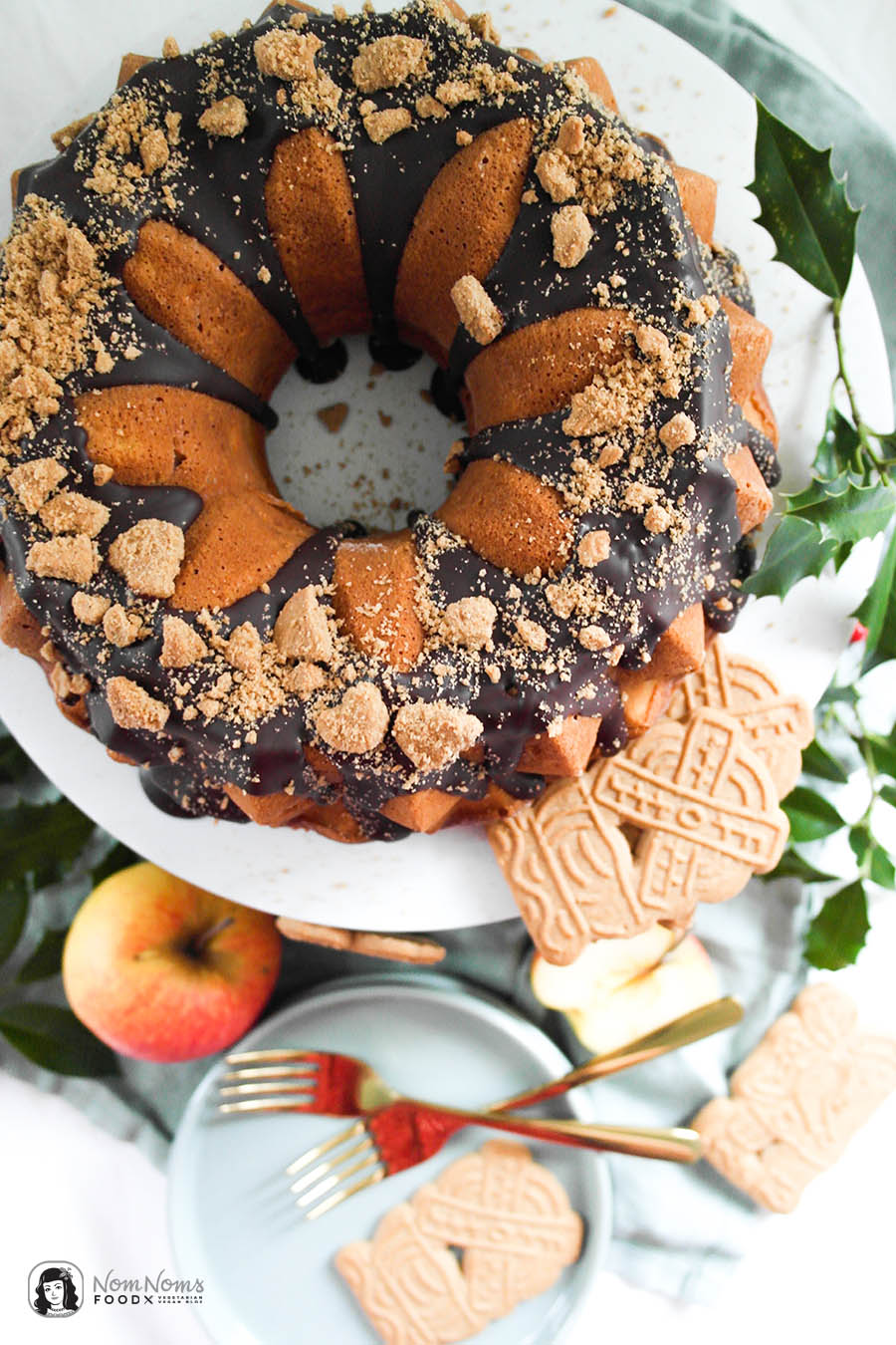 Apfel-Gugelhupf mit Spekulatius-Käsekuchen-Kern