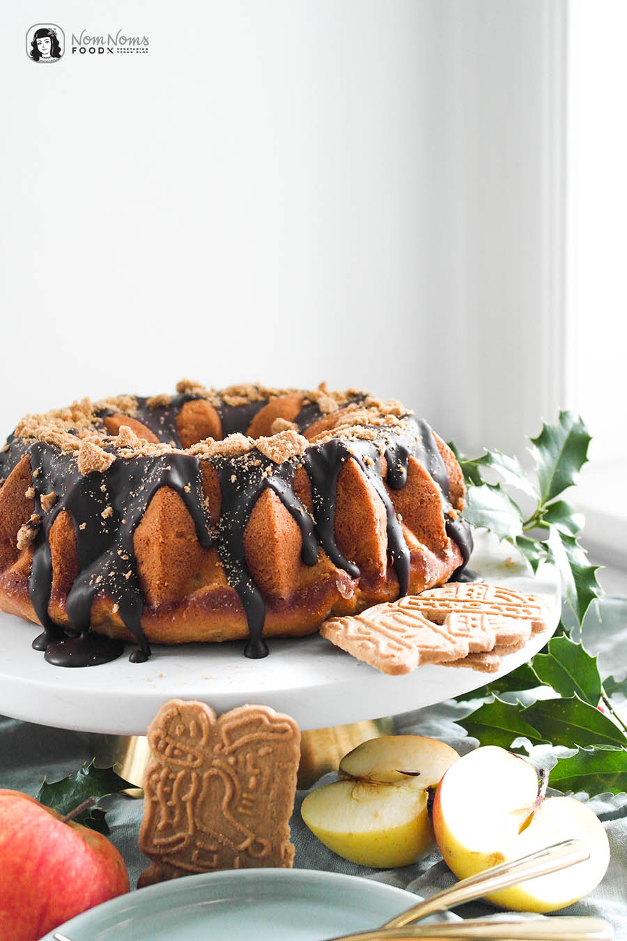 Apfel-Gugelhupf mit Spekulatius-Käsekuchen-Kern
