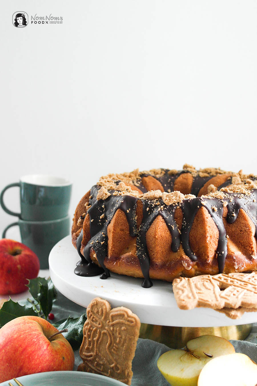 Apfel-Gugelhupf mit Spekulatius-Käsekuchen-Kern