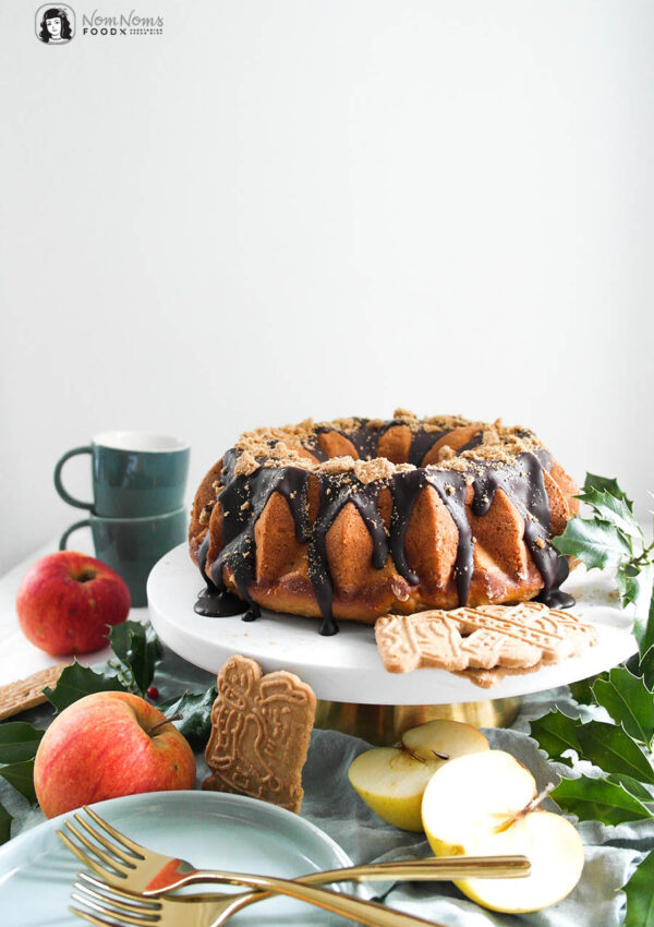 Apfel-Gugelhupf mit Spekulatius-Käsekuchen-Kern