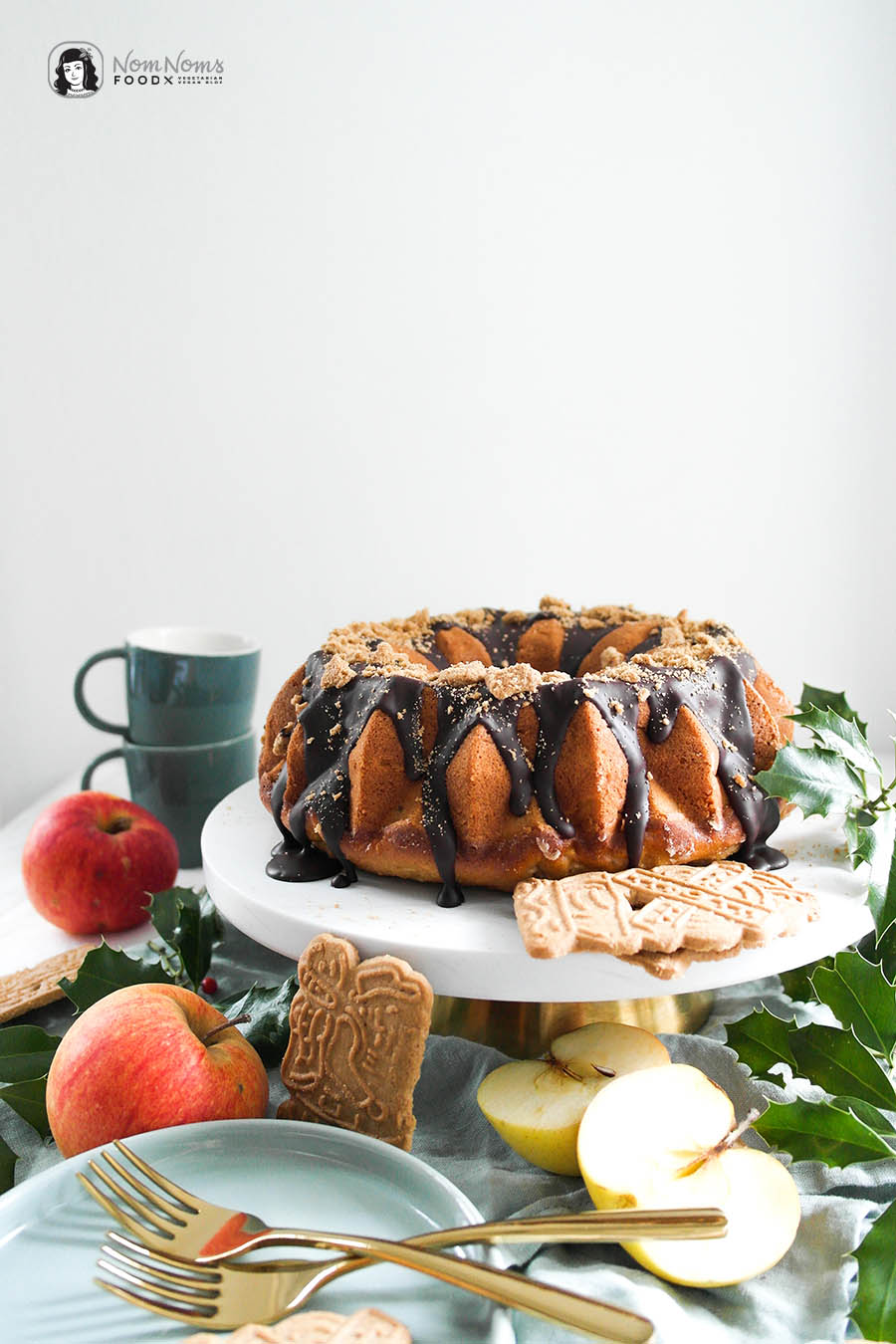 Apfel-Gugelhupf mit Spekulatius-Käsekuchen-Kern