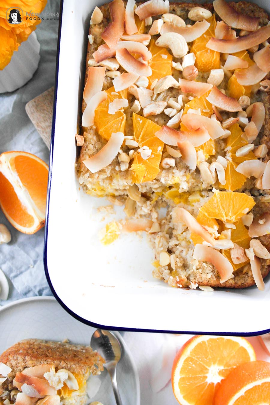 Veganes Baked Oatmeal mit Kokos und Orangen ohne Zucker oder auch Haferflocken-Kokos-Frühstücksauflauf mit frischen Orangen