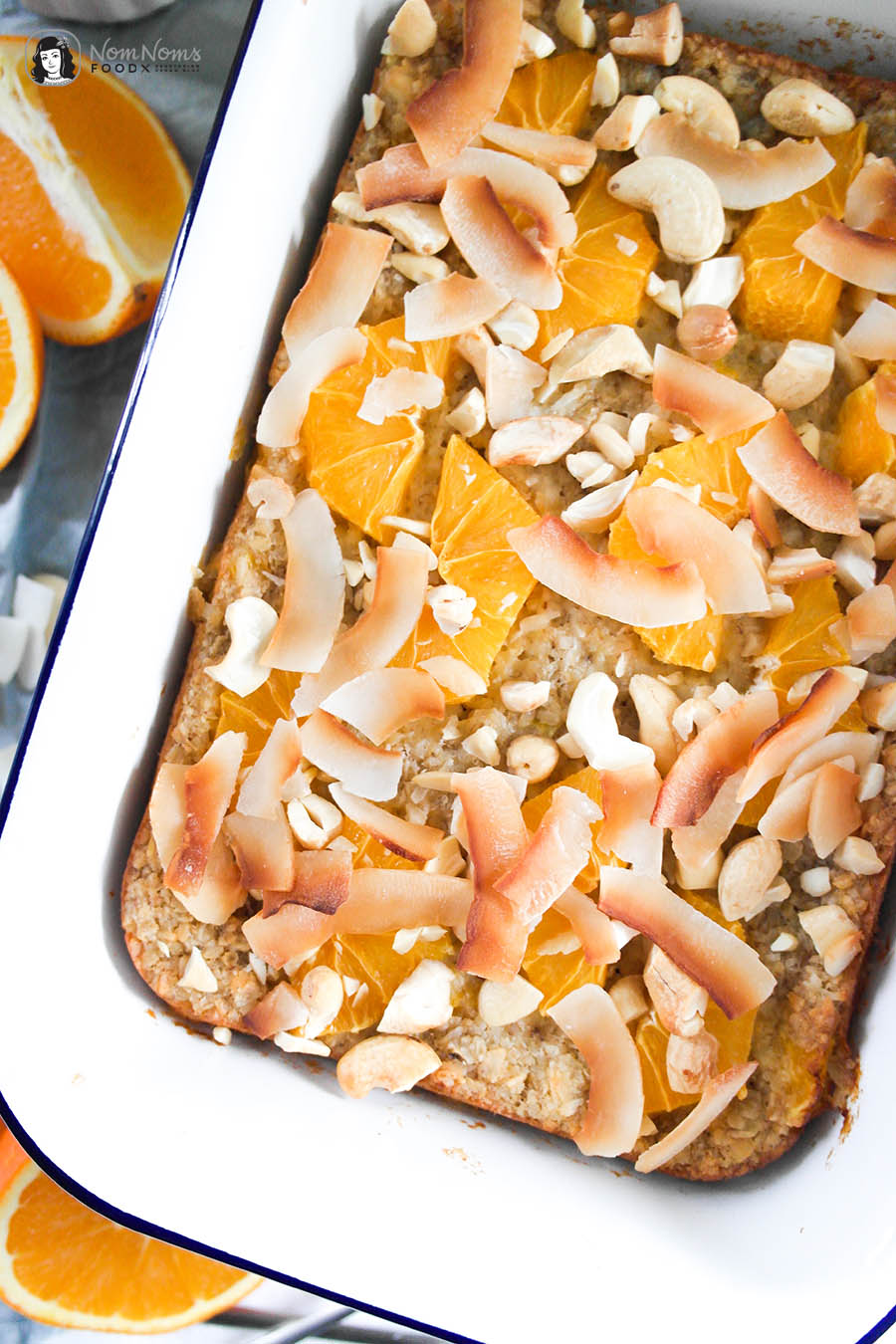 Veganes Baked Oatmeal mit Kokos und Orangen ohne Zucker oder auch Haferflocken-Kokos-Frühstücksauflauf mit frischen Orangen