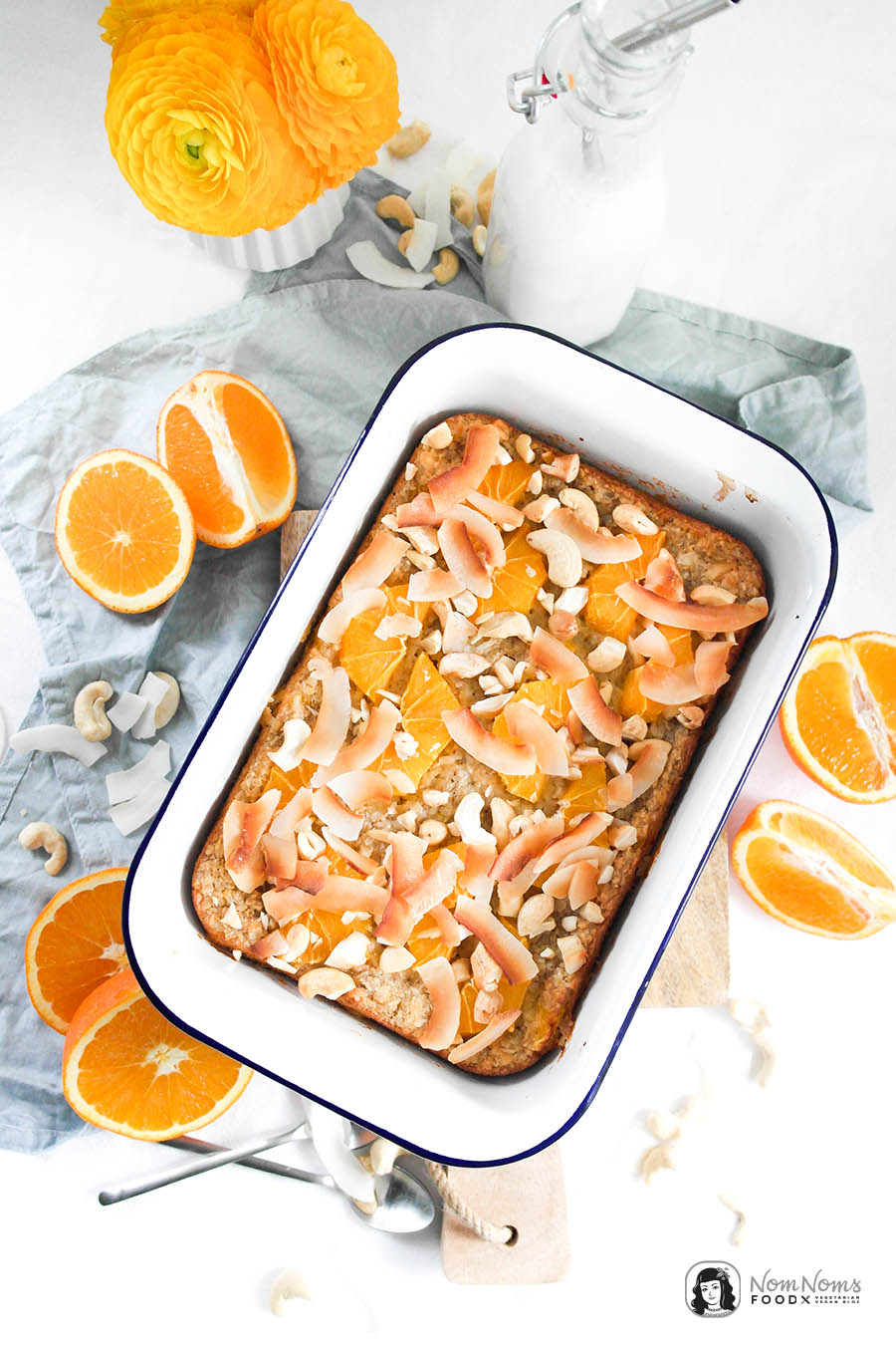Veganes Baked Oatmeal mit Kokos und Orangen ohne Zucker oder auch Haferflocken-Kokos-Frühstücksauflauf mit frischen Orangen