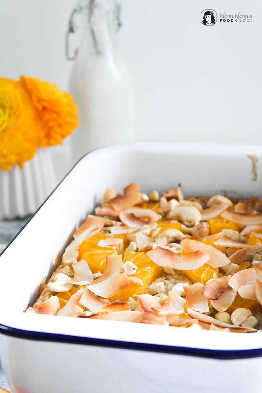 Veganes Baked Oatmeal mit Kokos und Orangen ohne Zucker oder auch Haferflocken-Kokos-Frühstücksauflauf mit frischen Orangen