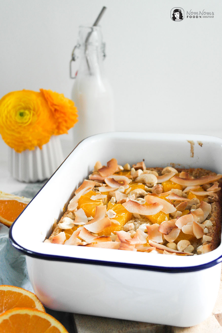 Veganes Baked Oatmeal mit Kokos und Orangen ohne Zucker oder auch Haferflocken-Kokos-Frühstücksauflauf mit frischen Orangen
