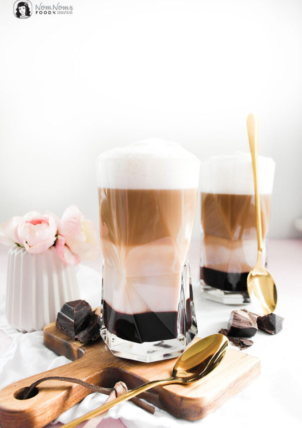 Schokoladen-Kokosnuss-Latte-Macchiato oder auch Caffè Mocha mit dem weltbestem selbst gemachten Schokoladen-Sirup ❤