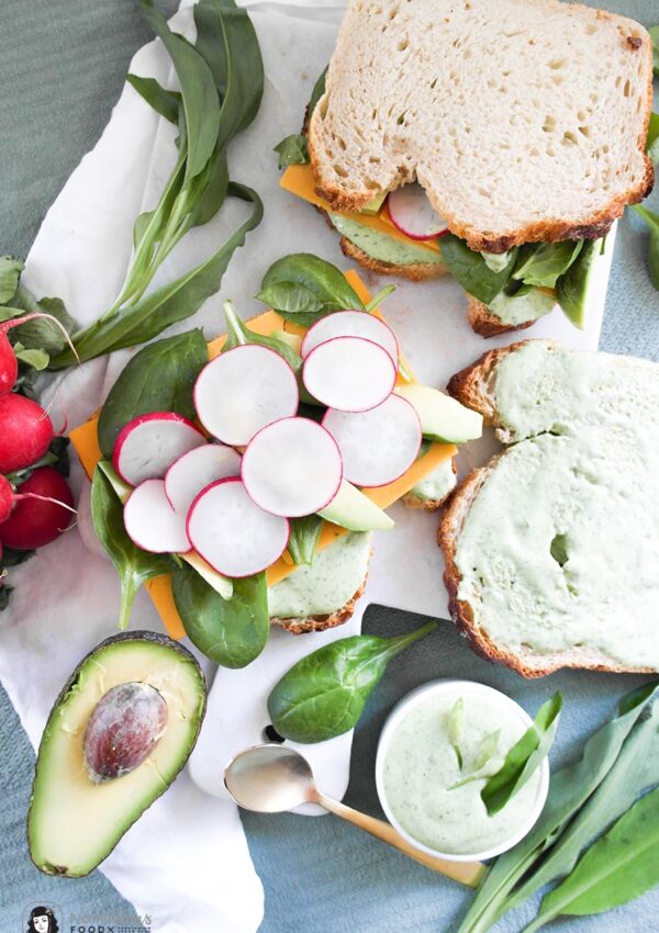 Frühlings-Sandwich mit Spinat, Radieschen, Avocado und Bärlauch-Mayonnaise ❤